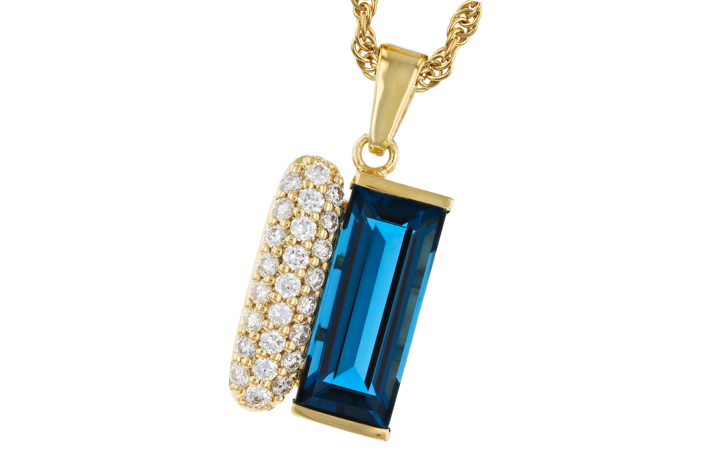 G312-02398: NECK 2.67 LONDON BLUE TOPAZ 2.92 TGW (12x5MM BT)