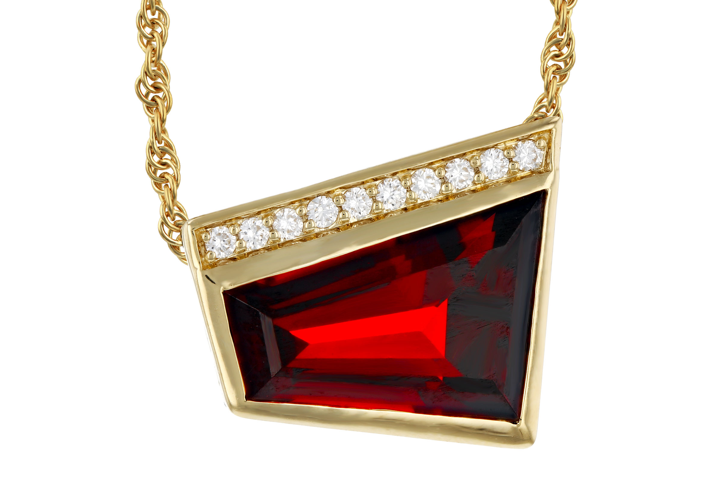 L312-02425: NECKLACE 3.92 GARNET 4.00 TGW