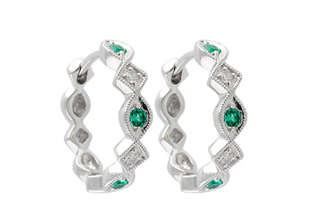 M222-92434: EARRINGS .13 EMERALD .18 TGW